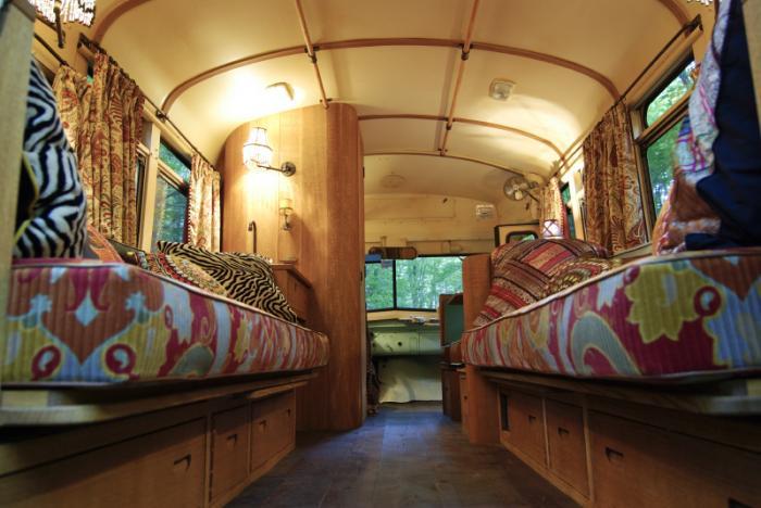 moroccan-style-interior-transforms-bus-into-home-4